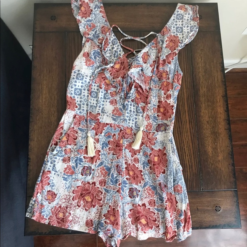 Kendall + Kylie Floral lace up romper sz small